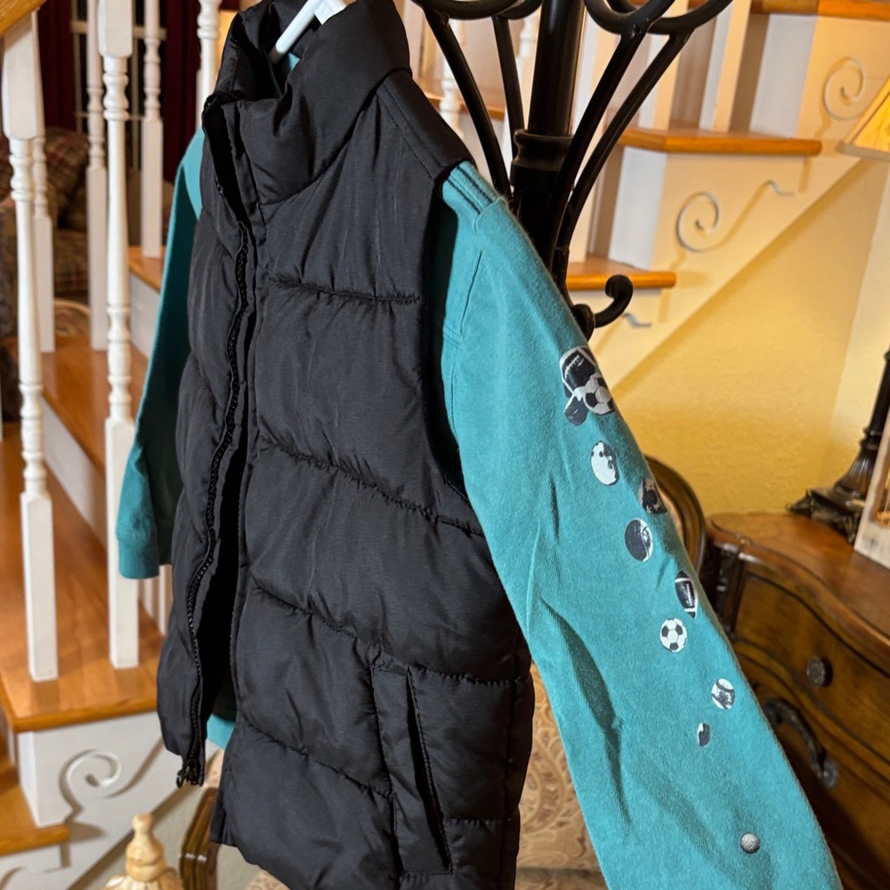Old Navy Black Puffer Vest‎ AND Graphic Tee~Sz 5 - Picture 3 of 12